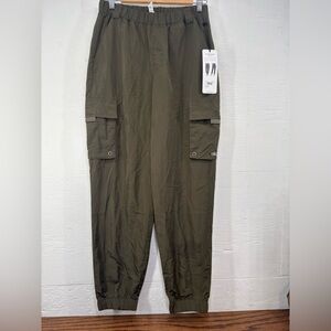 Alo Yoga It Girl Cargo Crush Pant Dark Olive Women’s M NWT Jogger